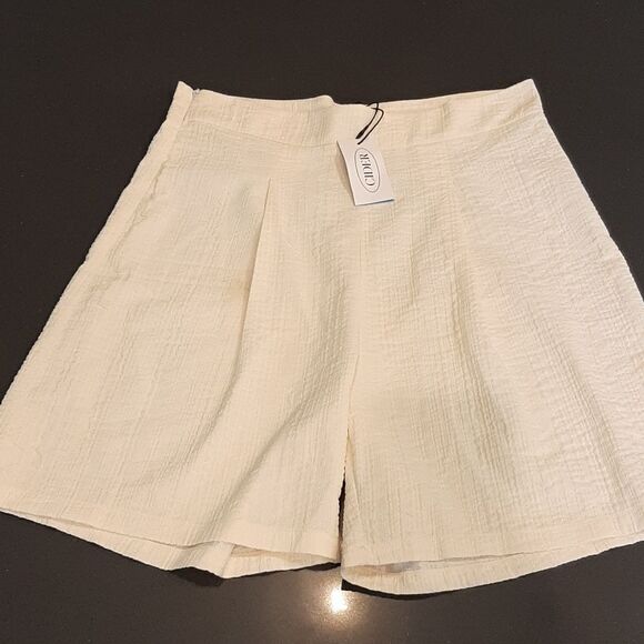 CIDER High Waist Cream Shorts NWT - Picture 1 of 9